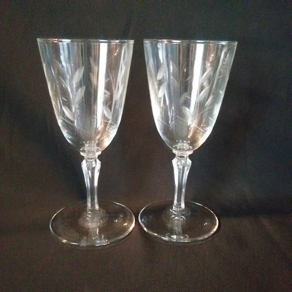2 Libbey Cut Glass Wine Glasses in Pricilla - Picture 1 of 8